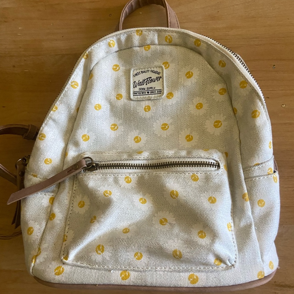Wallflower Daisy Backpack